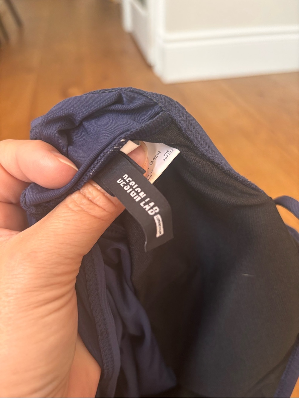 BNWOT- design Lab Navy Ruffle Swim Top - Picture 4 of 4